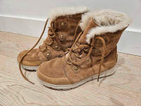 Sorel fuzzy boots 