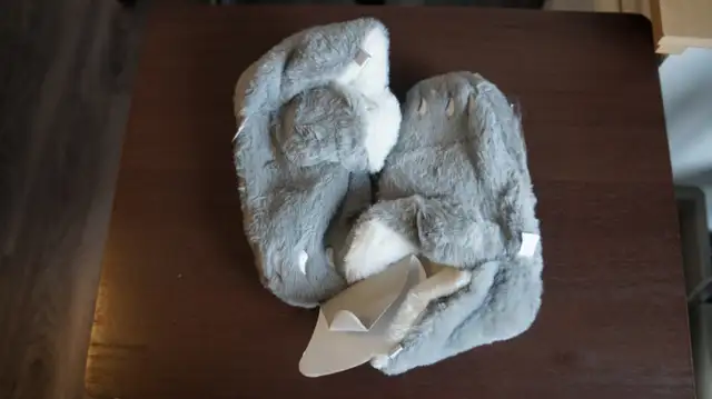 KIDS INDIGO SLIPPERS in Other in Norfolk County - Image 2