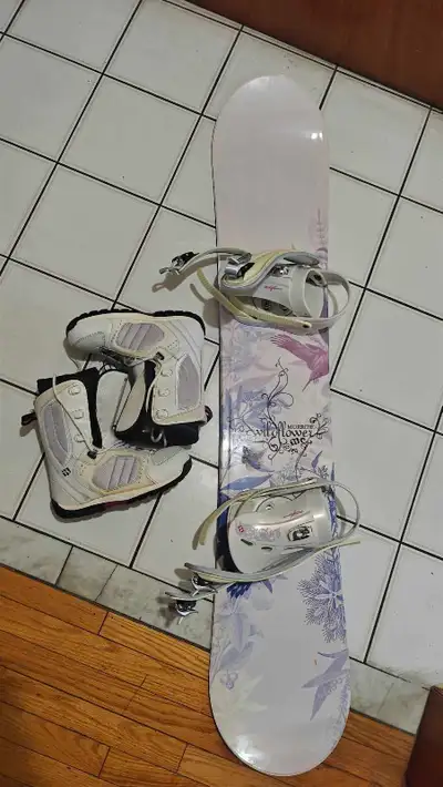 Morrow Wildflower Women's Snowboard 148cm binding + boots, View more