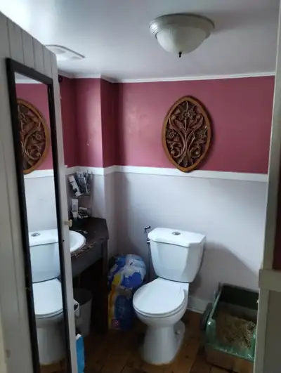 Cozy two bedroom plus den apartment on Quinn st. The upper floor of a triplex. Has a washer and drye...