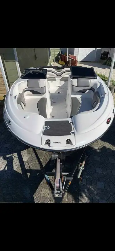 FOR SALE: 2009 Yamaha 212SS Jet Boat + Trailer – Excellent Condition! Boat Details: • Model: Yamaha...