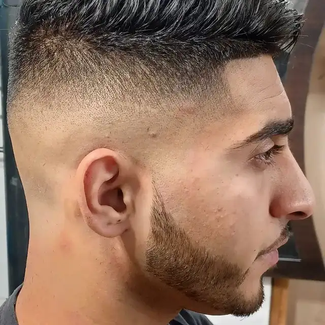 2 experienced barbers 35$ hair an beard special Private service62863255040258121