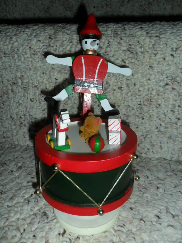 Vintage 8"Wind-up Pinocchio Musical toy. $10.00. Wooden. When wo in Arts & Collectibles in Saskatoon - Image 5