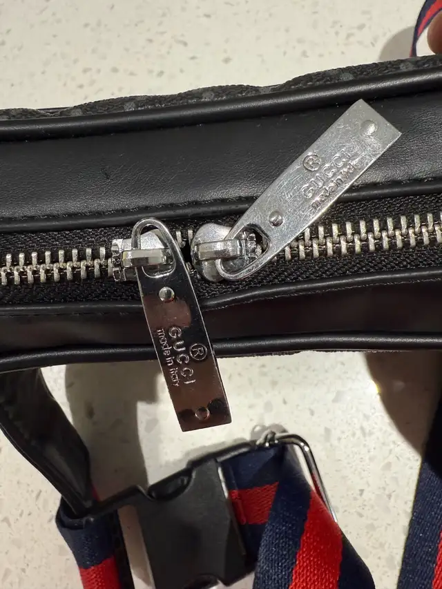 gucci bag in Men's in Cambridge - Image 4