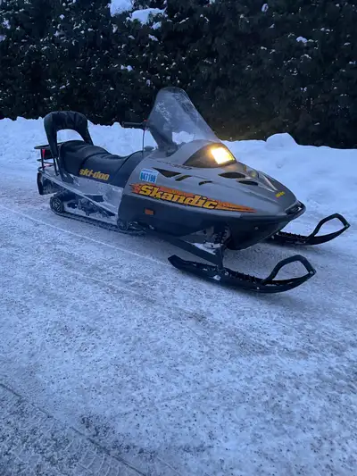 Skidoo skandic 380 fan . Runs and drives good . Excellent shape . Very clean . 2500$ Call or text 01...
