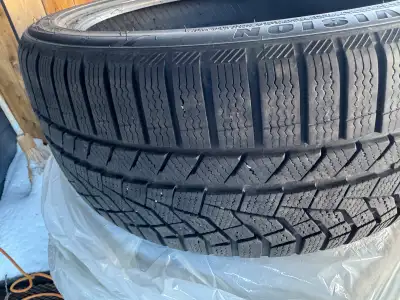 Selling a set of Rovelo arctic vision winter tires, size 225/40R18. These came off my previous car 2...