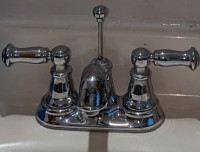 Robinet de salle de bain chrome - Chrome bathroom sink faucet