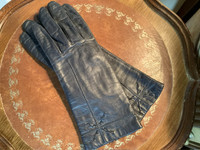 Vintage Ladies Black Leather Gloves