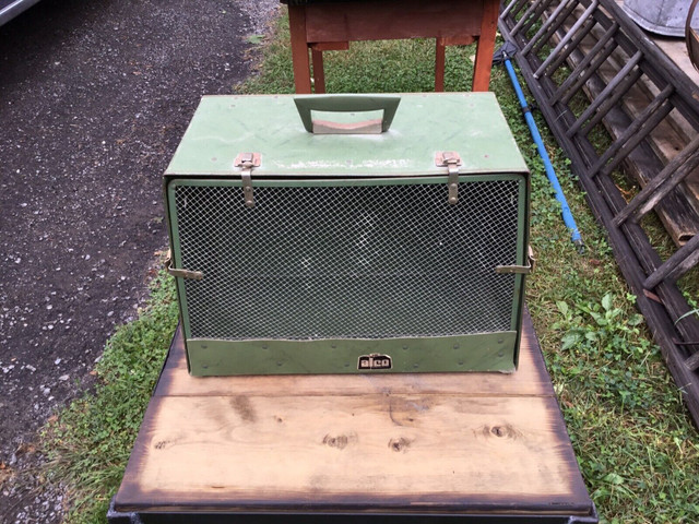 Vintage Alco Small Pet Carrier $50 in Arts & Collectibles in Trenton