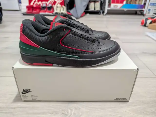 DS Jordan "Christmas" 2 Low - Size 9.5 in Men's Shoes in Mississauga / Peel Region - Image 2