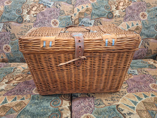 Picnic basket (wicker with leather) in BBQs & Outdoor Cooking in North Bay