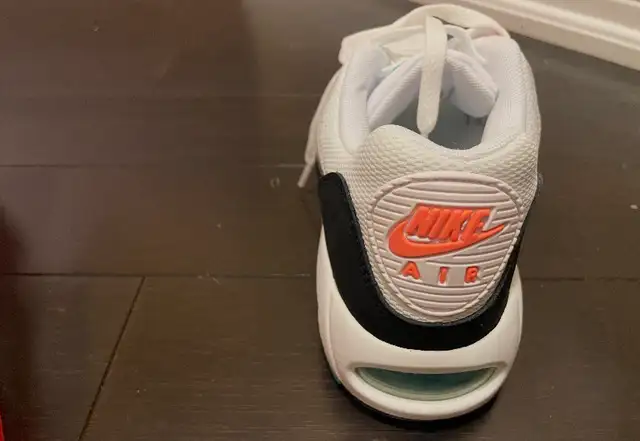 Women’s sport shoes/ Nike in Women's - Shoes in Markham / York Region - Image 4