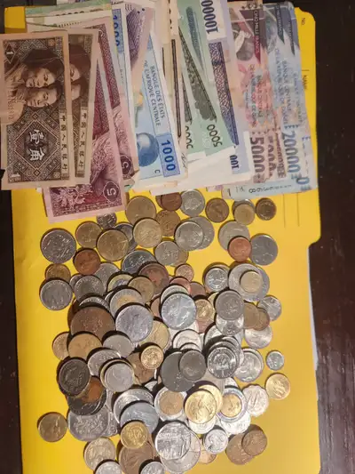 Lot de pièces de monnaie de divers pays, View more