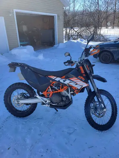 2012 Ktm 690 enduro r 41 xxxkm Le bike roule a1 2 Tires neuf Headlight led Rack arrière Changement d...