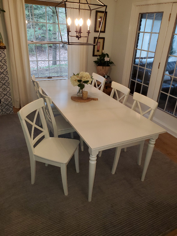 Dining Table with 6 chairs in Dining Tables & Sets in Grand Bend - Image 2
