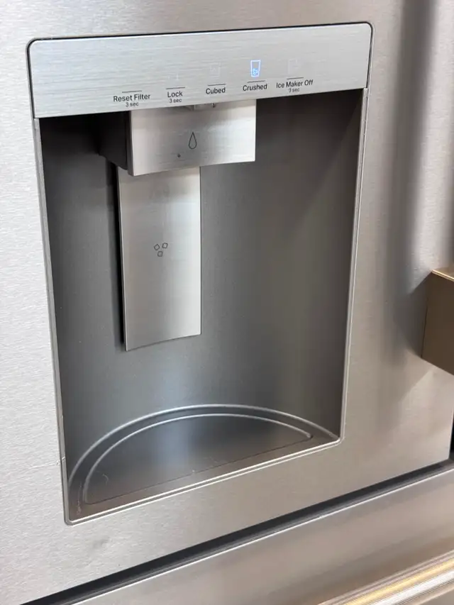 KitchenAid 36" 4-Door Fridge Ice & Water (Steel) in Refrigerators in Barrie - Image 3