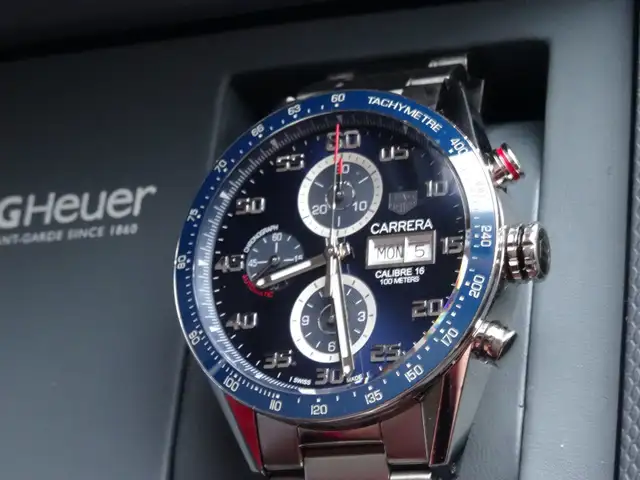 TAG HEUER BLEU CARRERA CALIBRE 16 in Jewellery & Watches in City of Montréal - Image 4