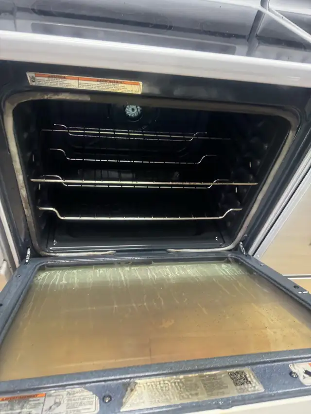 Whirlpool Electric Range in Stoves, Ovens & Ranges in Laval / North Shore - Image 3