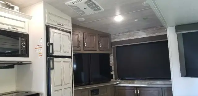 2021 Keystone Cougar fifth wheel for sale. in Travel Trailers & Campers in Barrie - Image 3