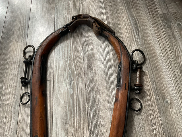 Antique horse collar harness; harnais pour cheval  dans Art et objets de collection  à Trois-Rivières - Image 2