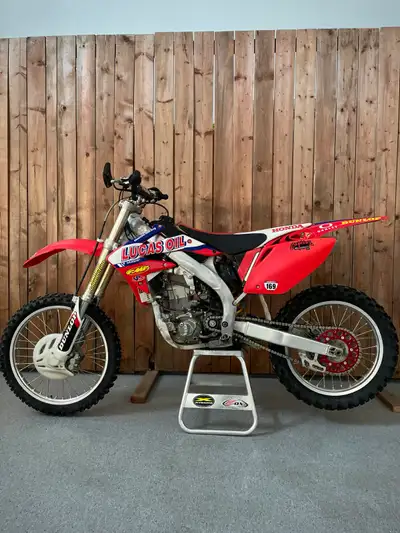 Looking for a dirt bike for around 2500$ 250 450 125 Honda Yamaha Suzuki Ktm Kawasaki let me know wh...