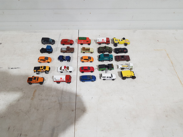 25 Matchbox toy cars and trucks in Toys & Games in Sarnia - Image 2
