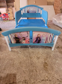 Toddler bed - Frozen theme