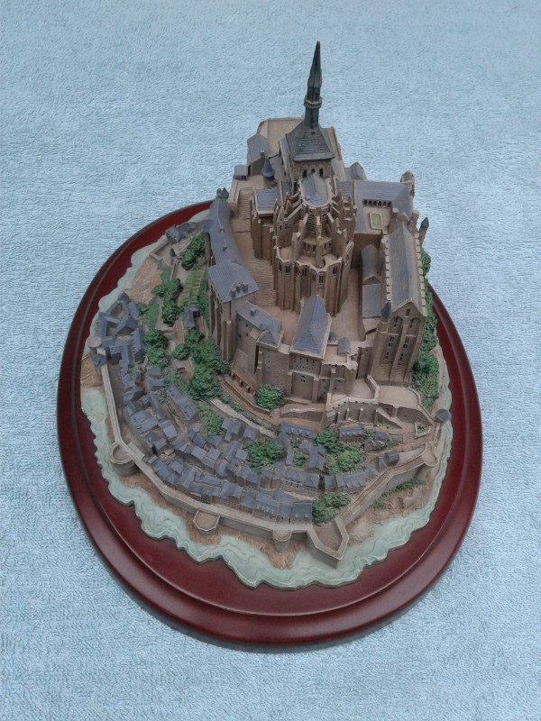 Castles  of the World by Lenox . Five different castles in Hobbies & Crafts in Nanaimo - Image 2