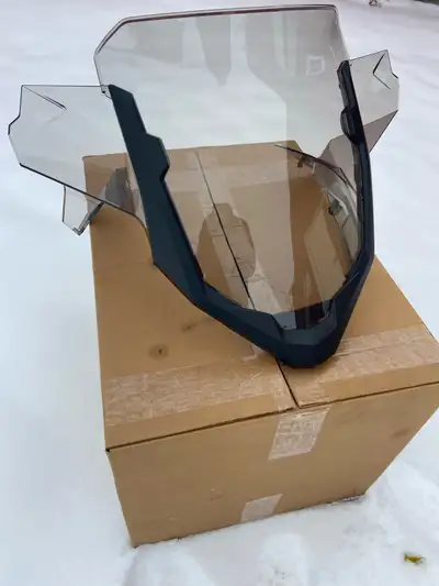 New medium windshield fits all gen 5 skidoo.