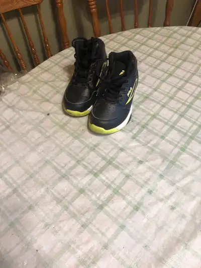 soulier de course en cuir pour  enfant de marque Fila, View more
