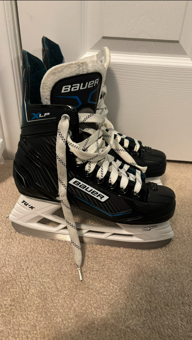 Bauer X-LP Intermediate Hockey Skates - Size 4 (W7/M5.5) in Skates & Blades in Ottawa - Image 3