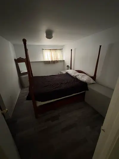 Chambre à louer à St Hubert Meublé tout inclus!! 700$/mois C’est une colocation avec une autre perso...