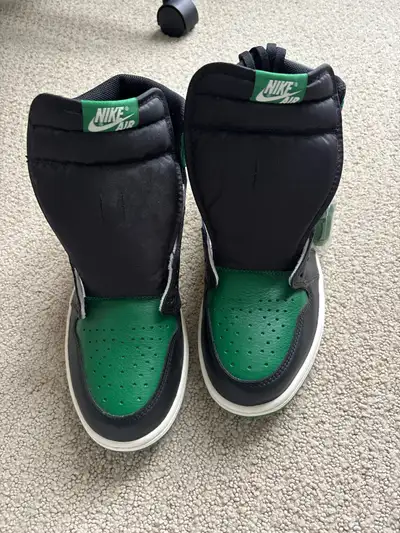 Brand New Never worn Men’s 10.5 Shoe sole and laces inside shoe Pickup only