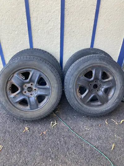 4 Used 17” steel rims Center bore=60.1 Lug size 5x 114.3 Comes with dunlop grandtrek winter on their...
