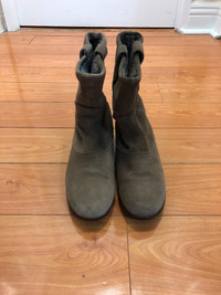 Boots - Ladies - Size 9 1/2