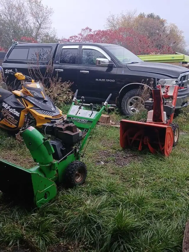 Snowblower for sale in Snowblowers in Oshawa / Durham Region - Image 2