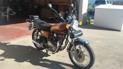 Nice 1976 Yamaha XS 650 motorcycle. 650cc. Tires are really good shape, great overall shape. Nice an...
