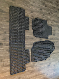 Toyota RAV4 rubber floor mats