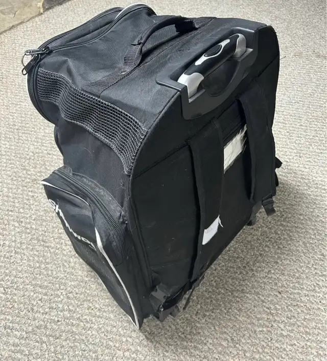 Small hockey equipment  in Hockey in Brantford - Image 4