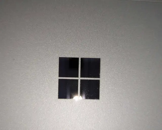 Microsoft Surface Go 3 Like-New Condition, Touchscreen Laptop in iPads & Tablets in Kitchener / Waterloo - Image 8
