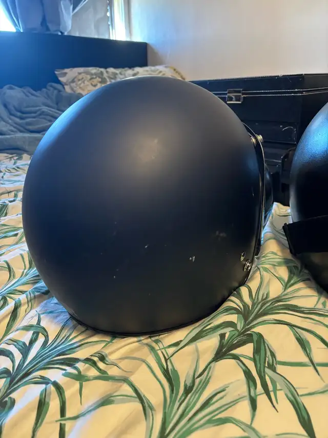 Motorcycle Helmets and Gloves in Other in Mississauga / Peel Region - Image 5