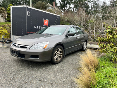 Honda Accord '06 - $10,000 OBO - Lots of pics