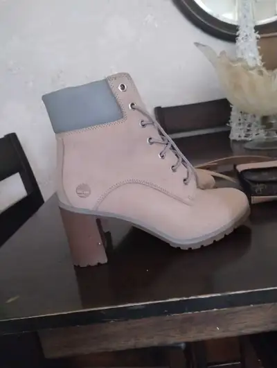 Timberland heels size 8, View more