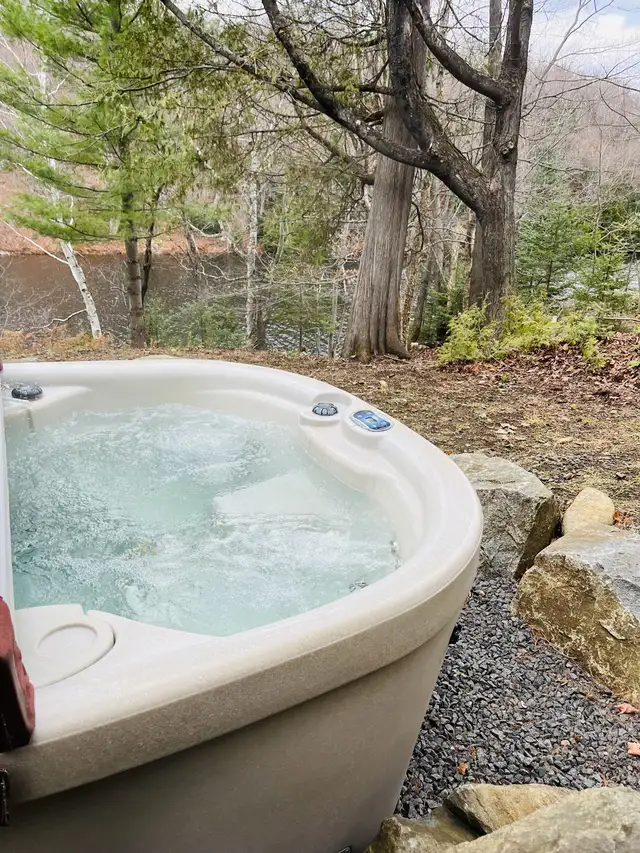 enchanting cottage on Fiddler Lake in Quebec in Canada - Image 11