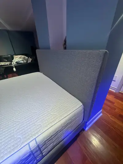Lit plateforme Lit Endy avec tête de lit en mousse - Queen, View more