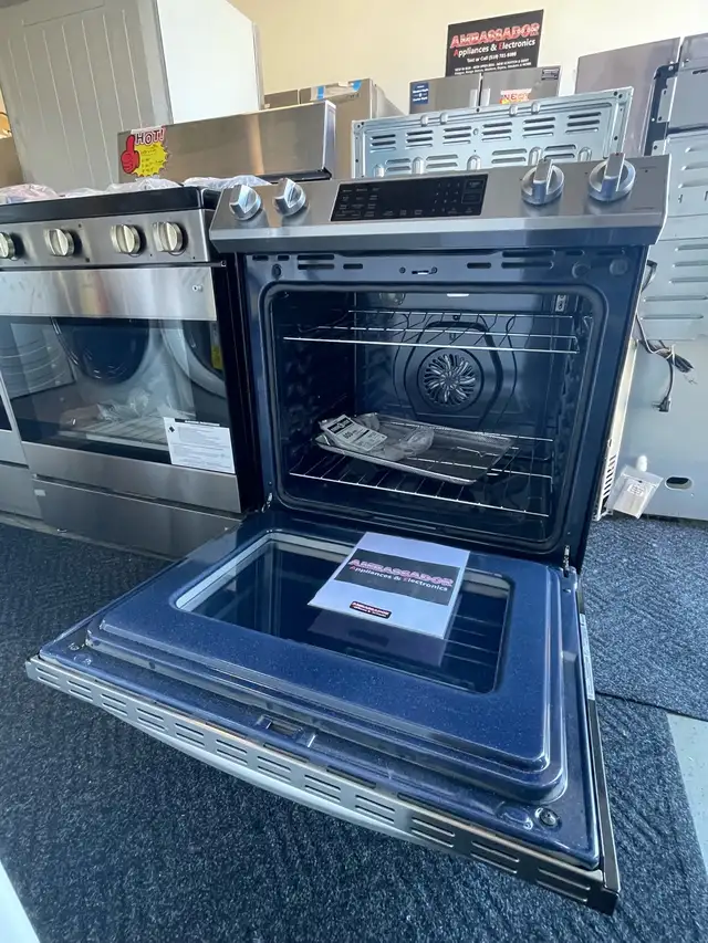 NEW 30” Samsung Slide In Range Stove(6.3 Cu.Ft) Steam/Self Clean in Stoves, Ovens & Ranges in London - Image 4