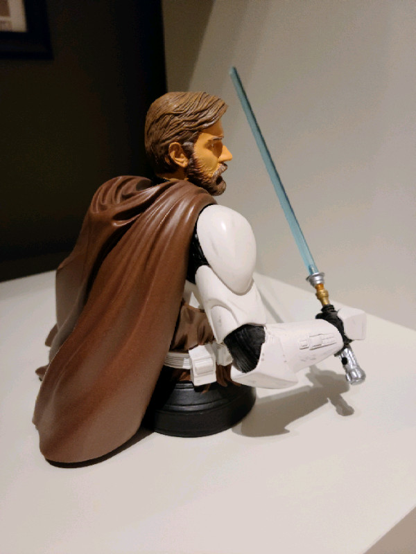 Star Wars Obi Wan Kenobi Gentle Giant Bust Trooper Clone Wars in Arts & Collectibles in Calgary - Image 2