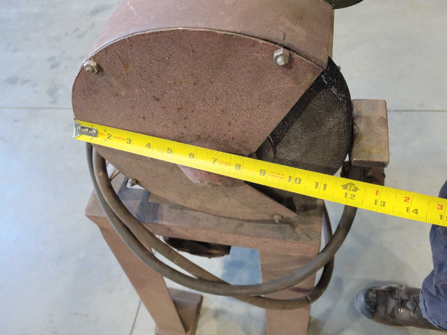 12 inch Pedestal grinder in Power Tools in Lethbridge - Image 3