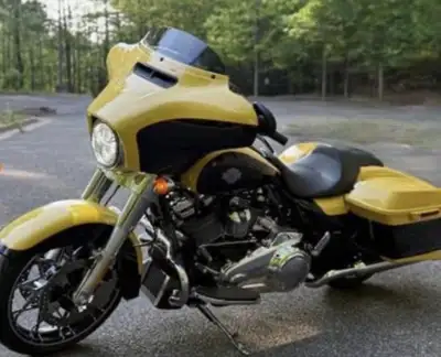 Sold Pending financing, 2023 Harley Street Glide FLHXS This Bike is in immaculate shape, as new. No...