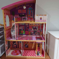 Barbie - Maison avec plusieurs meubles